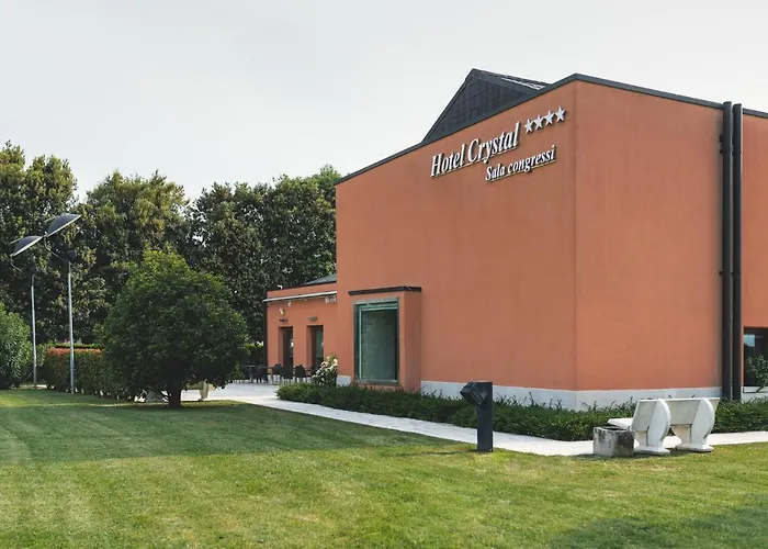 Crystal 4*