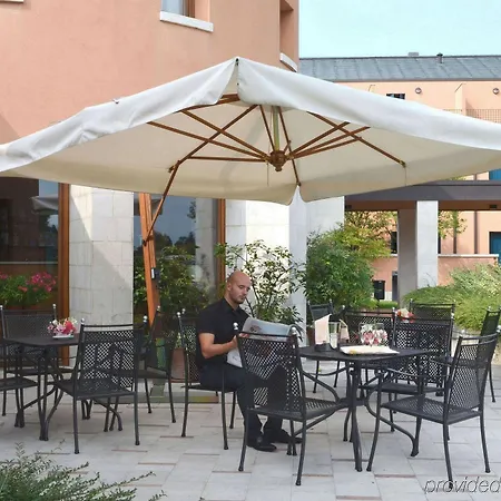Hotel Crystal 4*