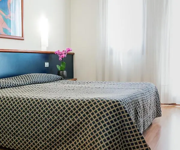 Отель Crystal 4*