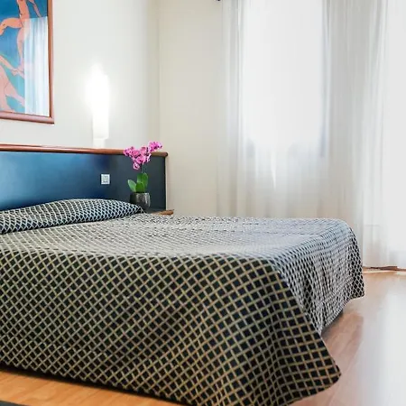 Hotel Crystal 4*