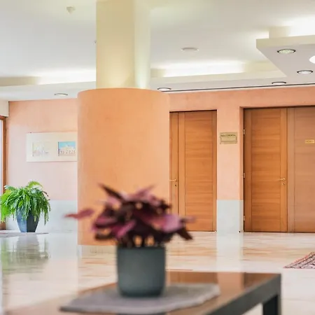 Crystal Hotel 4*