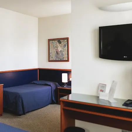 Crystal Hotel 4*