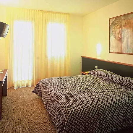 Crystal Hotel 4*